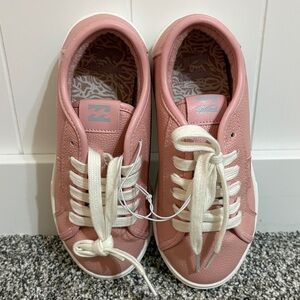 Billabong Pink Low-Top Sneakers with Cream Laces